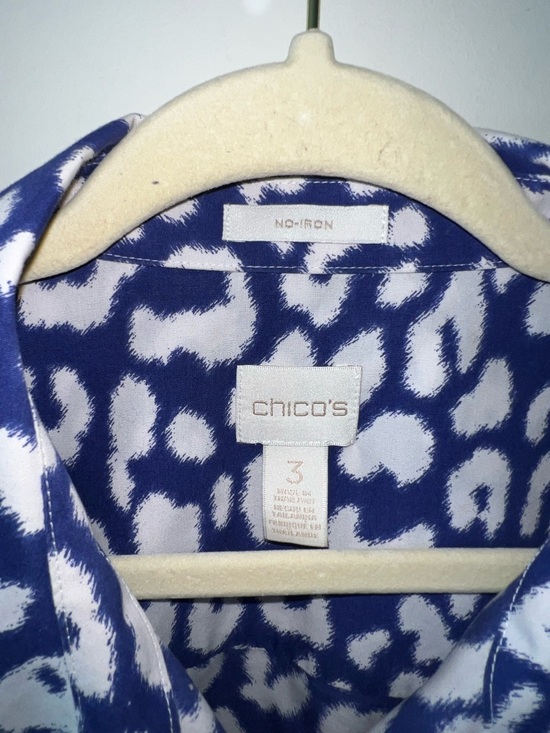 Chico's blue and white animal print button-down no iron blouse 3/4 sleeves 3(XL) - Picture 3 of 7